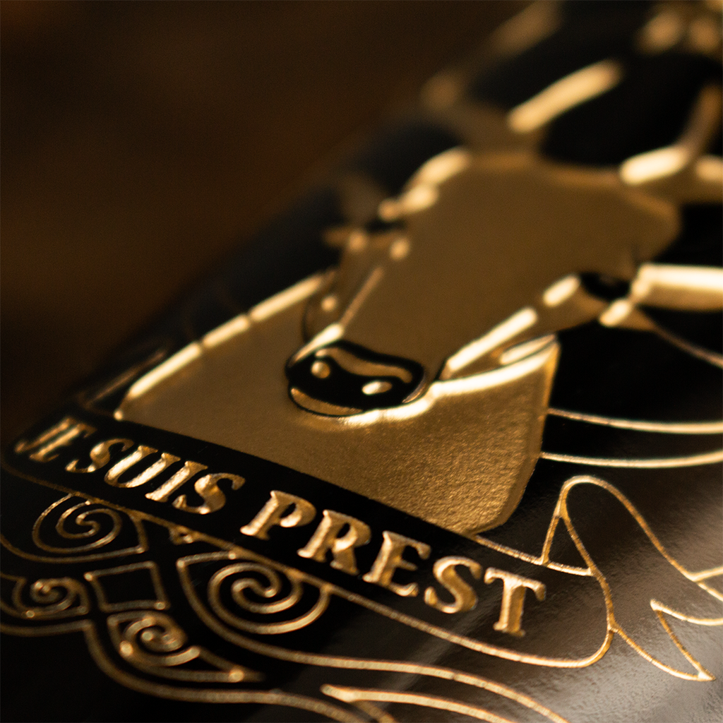 Outlander Clan Fraser Etched Wine Bottle