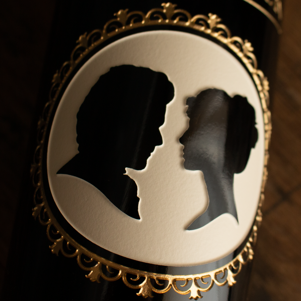 Outlander Jamie and Claire Silhouette Etched Wine Bottle