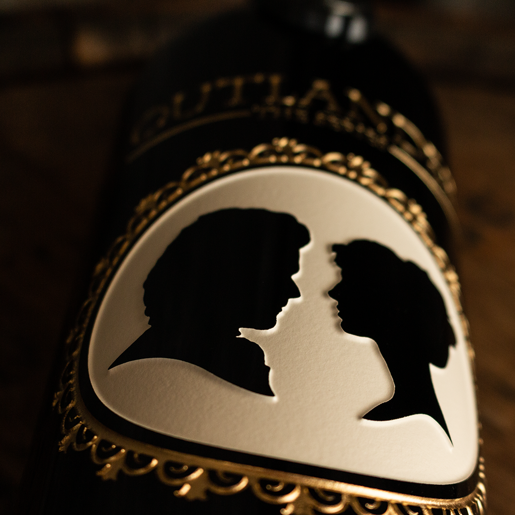 Outlander Jamie and Claire Silhouette Etched Wine Bottle